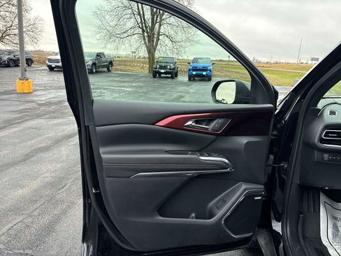 Used 2024 Chevrolet Traverse Z71 w/ Enhanced Driving Package image 22