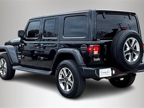 Used 2020 Jeep Wrangler Unlimited Sahara w/ Uconnect 4C Nav & Sound Group image 4