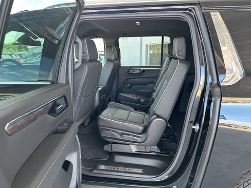 New 2025 Chevrolet Suburban Premier image 33