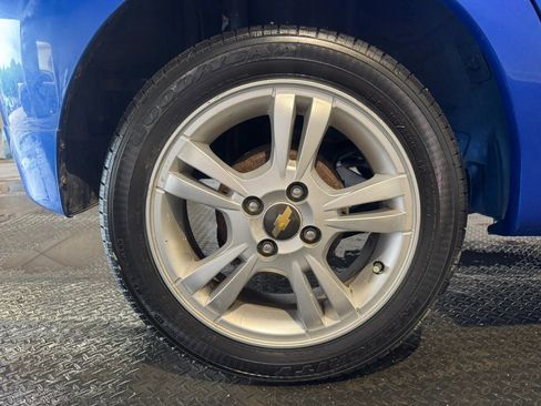 Used 2011 Chevrolet Aveo5 LT w/ Power and Convenience Package FWD image 32