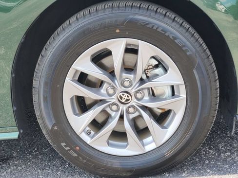 Used 2025 Toyota Sienna LE w/ LE Plus Package AWD/4WD image 8