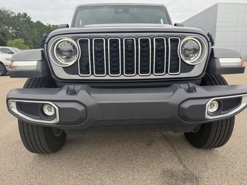 Used 2025 Jeep Wrangler Unlimited Sahara w/ Safety Group AWD/4WD image 24