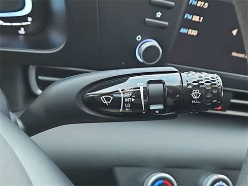 Certified 2025 Hyundai Elantra SE image 24