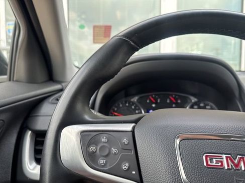 Used 2024 GMC Terrain SLT AWD/4WD image 17