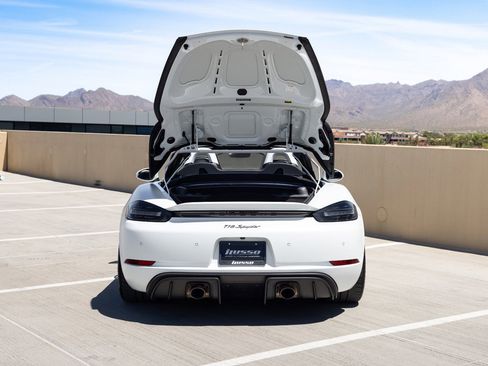 Used 2021 Porsche 718 Boxster Spyder RWD image 16