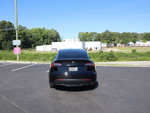 Used 2024 Tesla Model Y Long Range AWD/4WD image 10