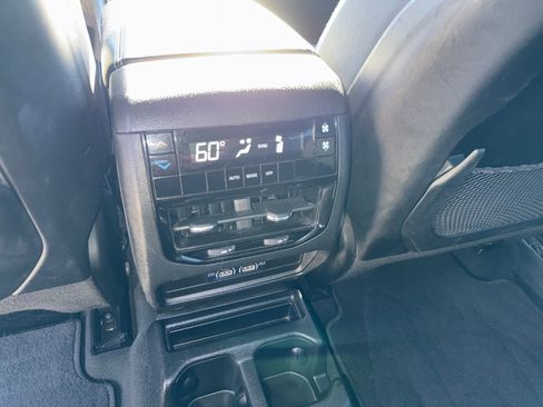 Used 2023 Jeep Grand Cherokee L Laredo image 11