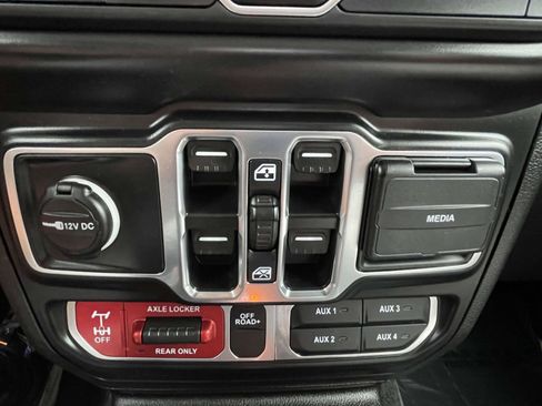 Used 2023 Jeep Gladiator Mojave w/ LED Lighting Group AWD/4WD image 32