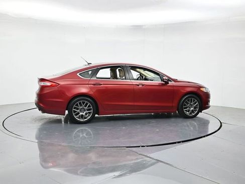 Used 2014 Ford Fusion SE w/ Equipment Group 202A FWD image 2