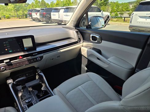 Used 2025 Kia Sorento S w/ Panoramic Sunroof Package FWD image 11