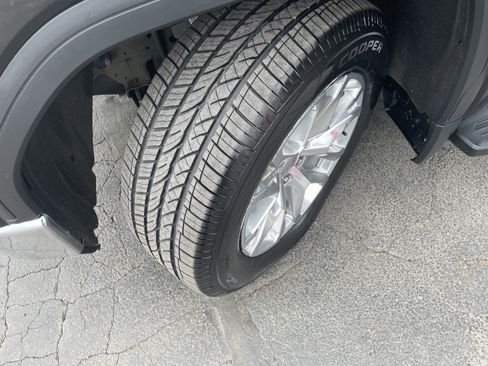 Used 2019 GMC Sierra 1500 SLT w/ SLT Premium Plus Package image 11