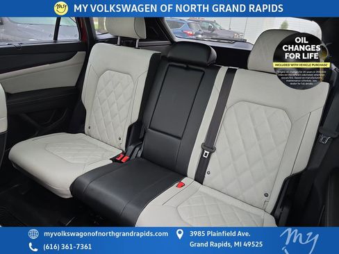 Used 2025 Volkswagen Atlas Cross Sport SEL Premium R-Line image 29