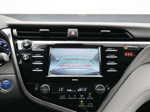 Used 2020 Toyota Camry SE FWD image 31
