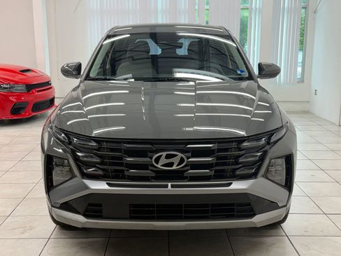 Used 2025 Hyundai Tucson SE AWD/4WD image 2