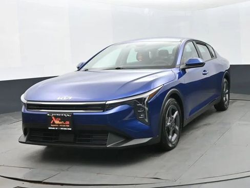Used 2025 Kia K4 image 1