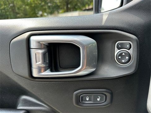 Used 2021 Jeep Gladiator Willys image 30