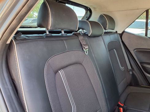 Certified 2023 Hyundai Venue Limited w/ Cargo Package FWD image 15