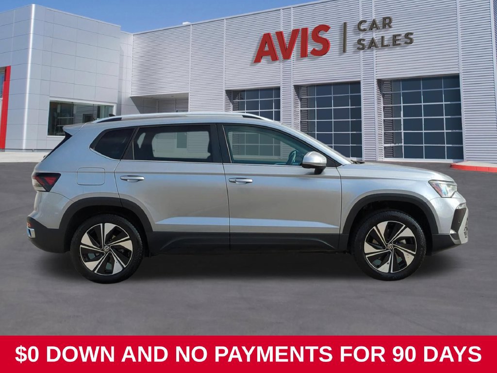 Used 2025 Volkswagen Taos SE AWD/4WD image 5
