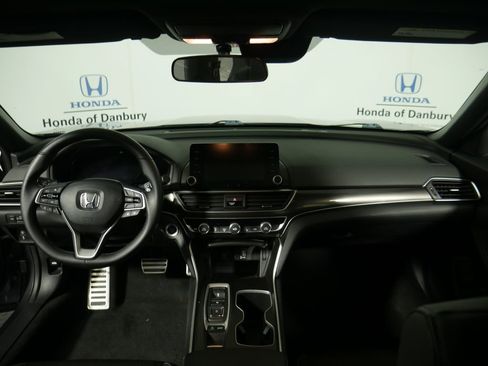 Used 2018 Honda Accord Sport image 11