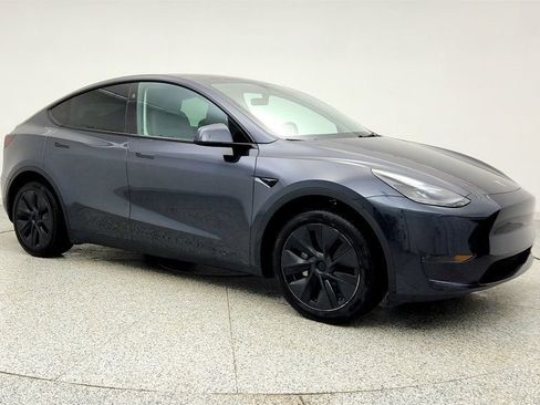 Used 2025 Tesla Model Y Long Range image 3