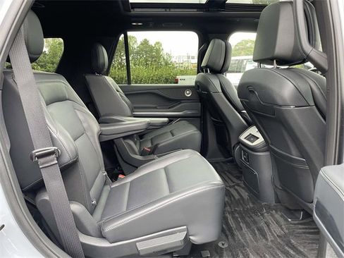 Used 2025 Lincoln Navigator Reserve w/ Jet Appearance Package image 31
