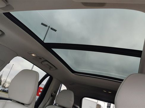 Certified 2024 Volvo XC90 T8 Plus w/ Protection Package Premier image 27