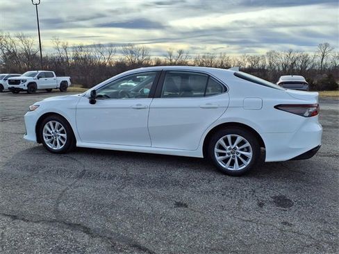 Used 2023 Toyota Camry LE image 22