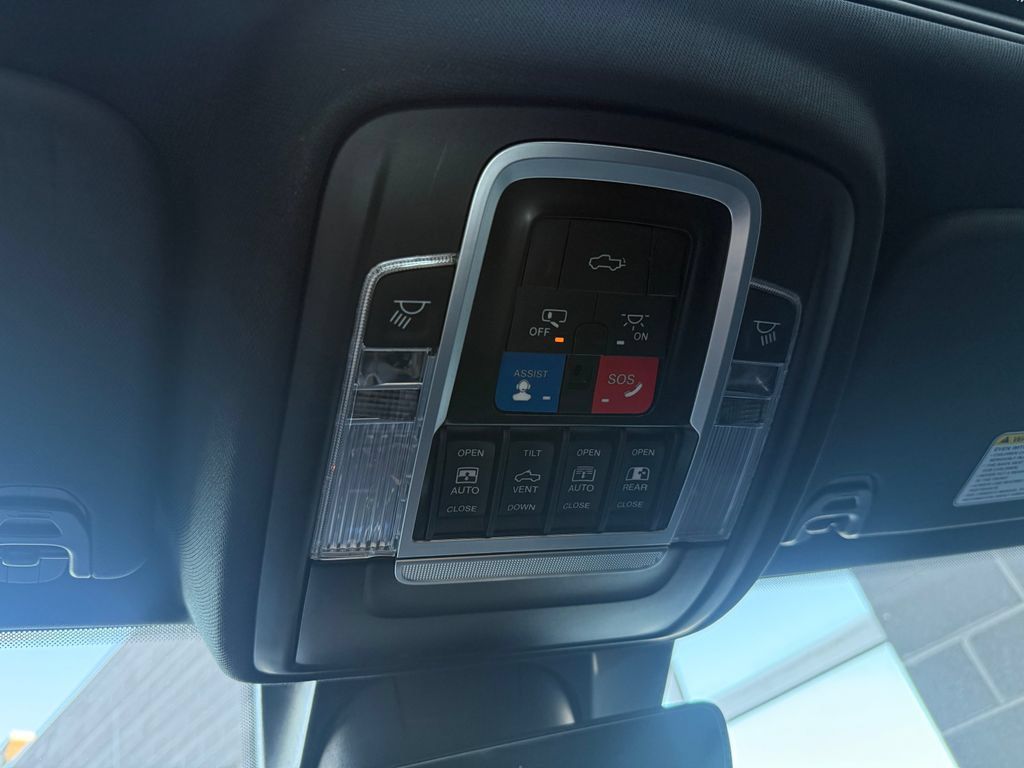 Used 2023 RAM 1500 Laramie AWD/4WD image 30