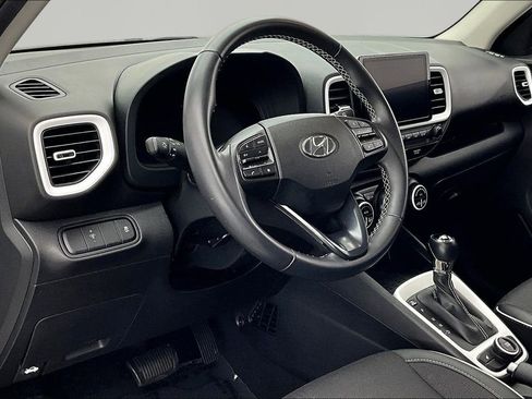 Used 2024 Hyundai Venue Limited FWD image 14