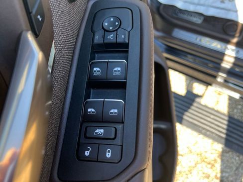 Used 2025 RAM 1500 Limited w/ Off Road Group image 33