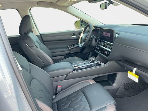 New 2026 Nissan Pathfinder Platinum image 17