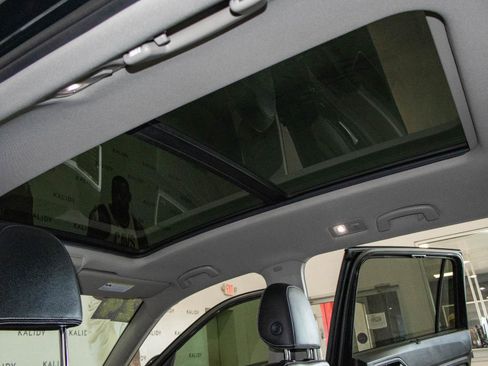 Used 2021 Volkswagen Atlas SEL Premium image 14