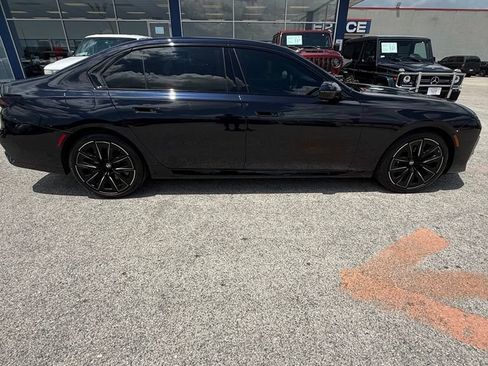 Used 2023 BMW 760i xDrive AWD/4WD image 8