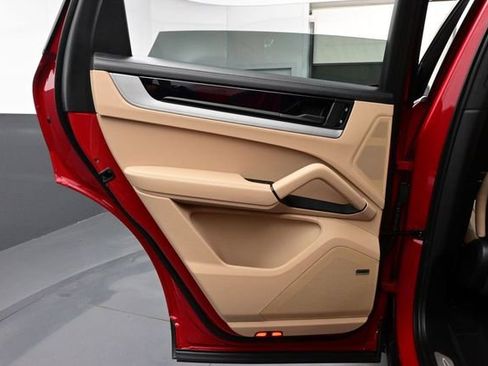 Certified 2026 Porsche Cayenne S AWD/4WD image 13