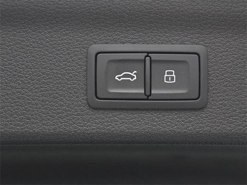 Certified 2025 Audi Q3 2.0T Premium w/ Convenience Package image 32