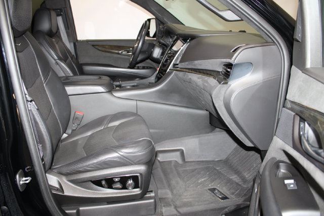 Used 2020 Cadillac Escalade Platinum AWD/4WD image 14
