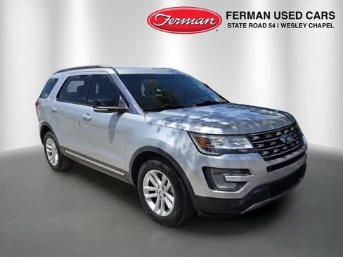 Used 2017 Ford Explorer XLT FWD image 1