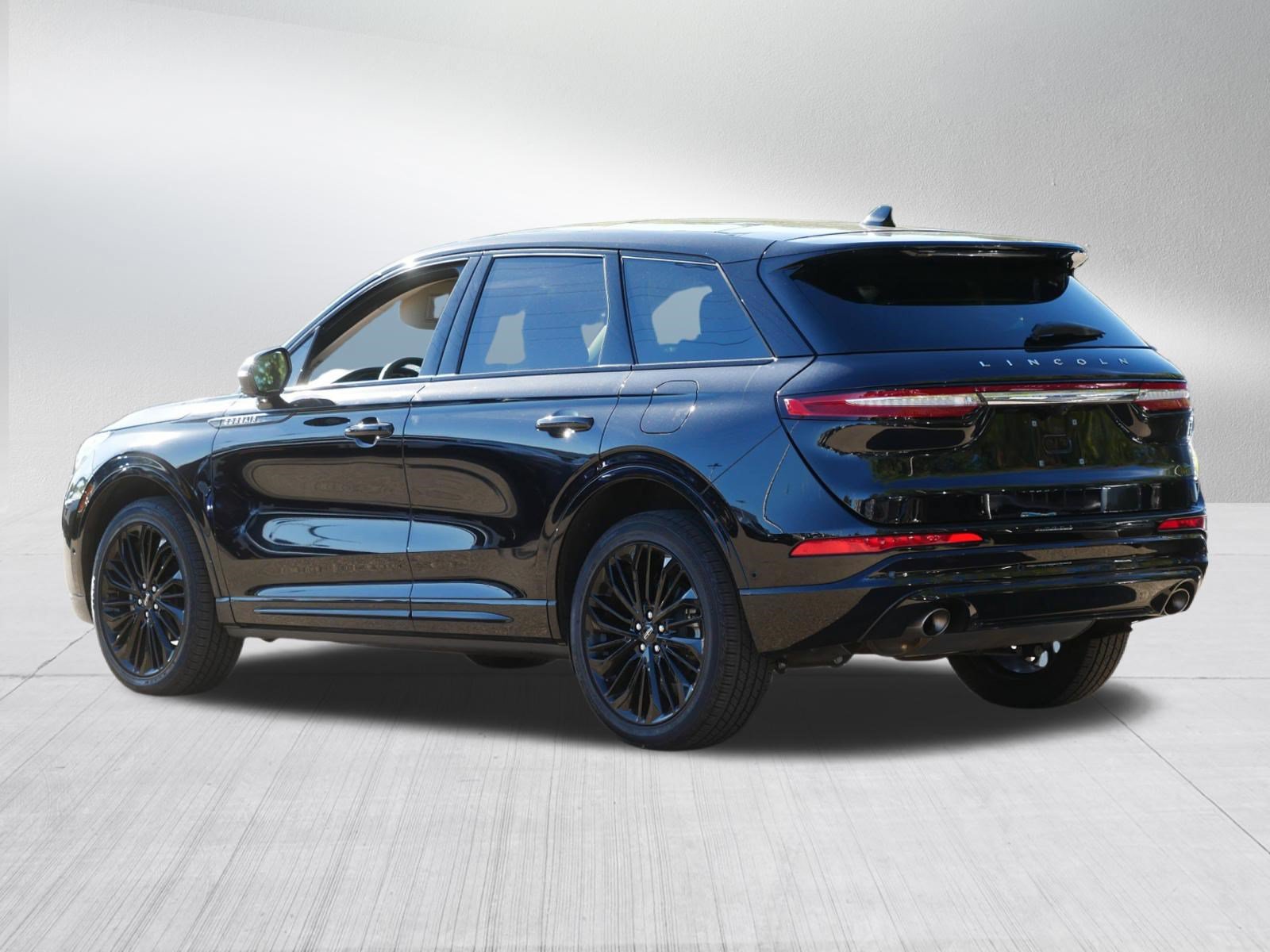 Used 2024 Lincoln Corsair AWD w/ Equipment Group 102A image 5