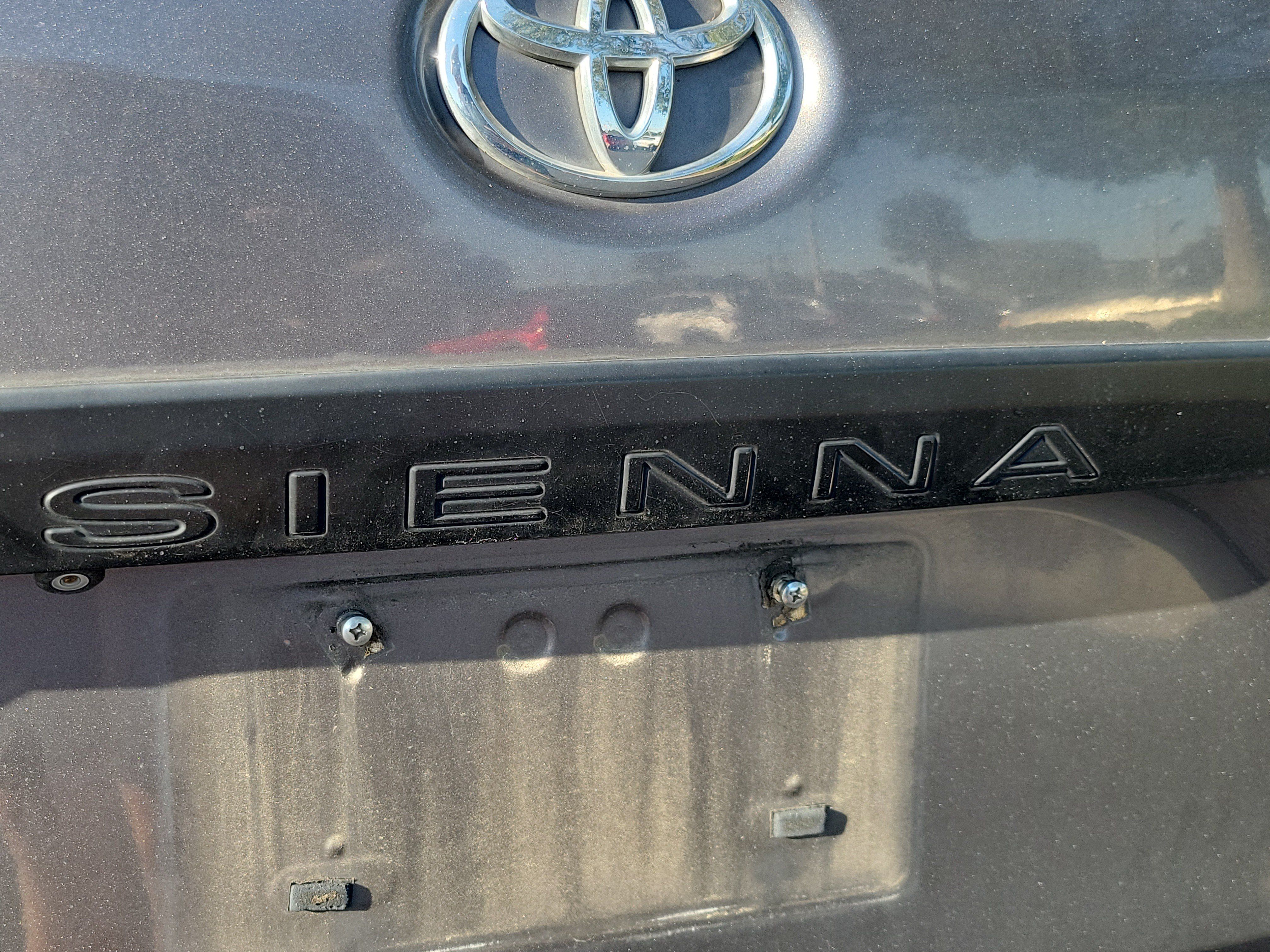 Used 2015 Toyota Sienna L FWD image 17