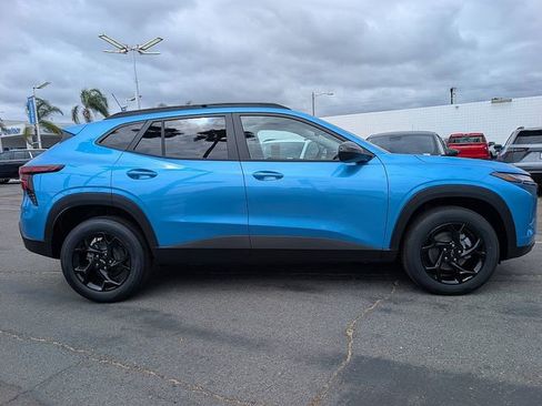 New 2026 Chevrolet Trax LT w/ Midnight Edition FWD image 7