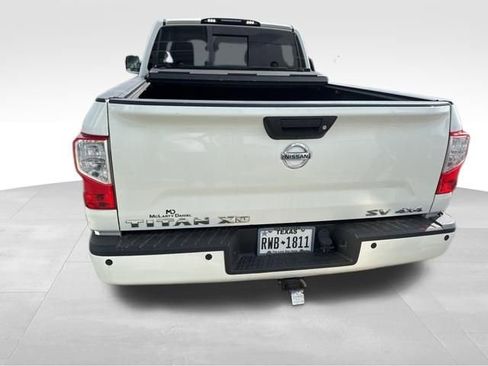 Used 2018 Nissan Titan SV w/ SV Convenience Package image 8