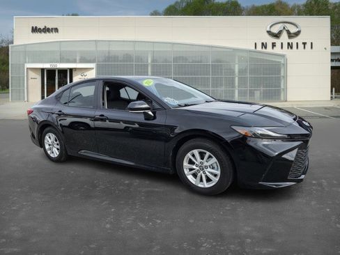 Used 2025 Toyota Camry LE image 2