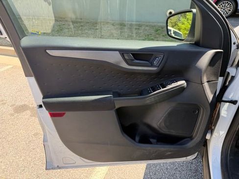 Used 2020 Ford Escape S image 6