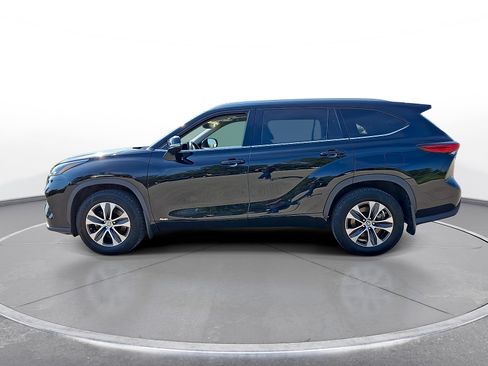 Used 2022 Toyota Highlander XLE AWD/4WD image 5