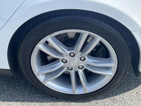 Used 2015 Tesla Model S 85 image 21