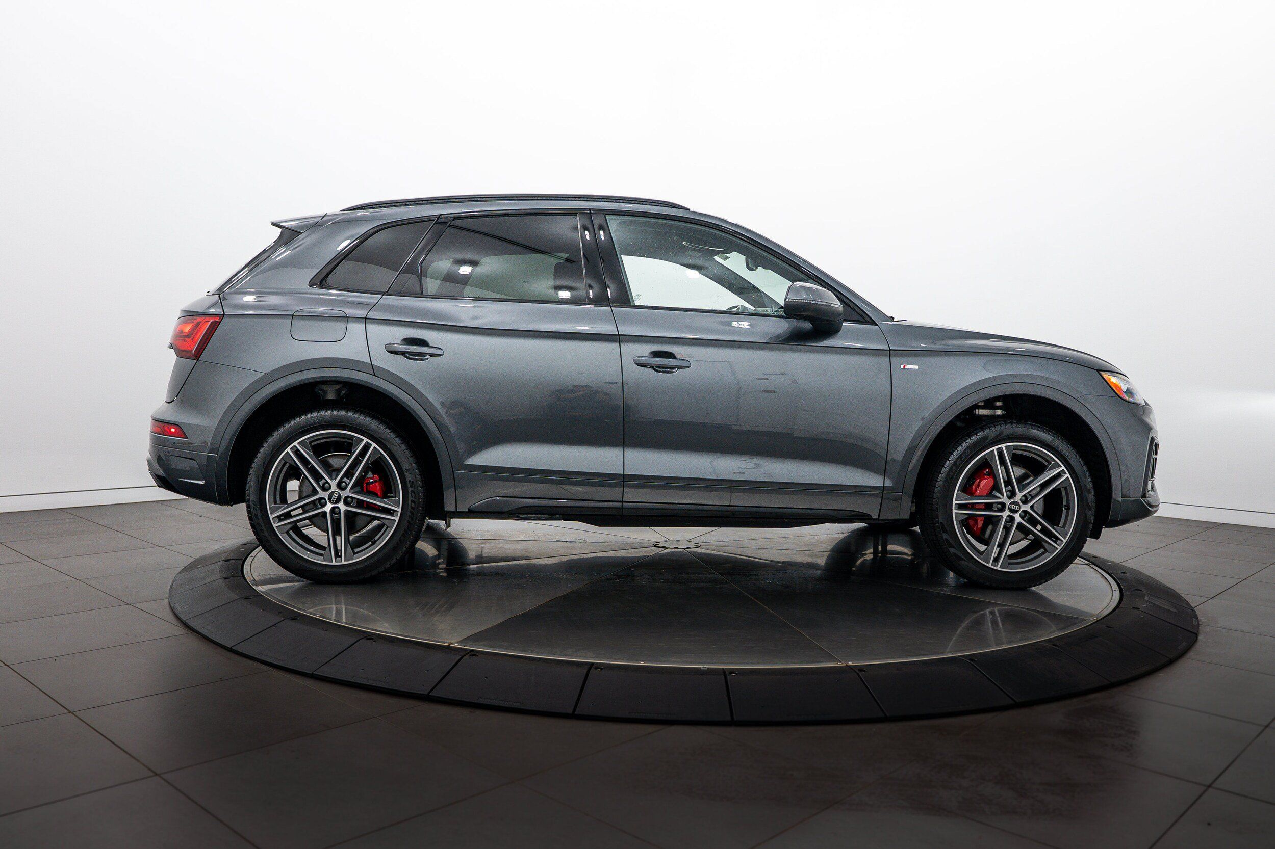 Certified 2025 Audi Q5 e Premium Plus w/ Premium Plus Package AWD/4WD image 3