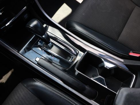 Used 2017 Honda Accord Sport image 39