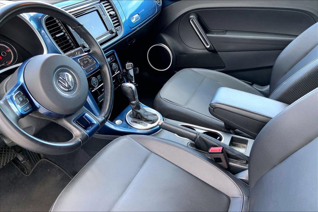Used 2019 Volkswagen Beetle 2.0T SE FWD image 16
