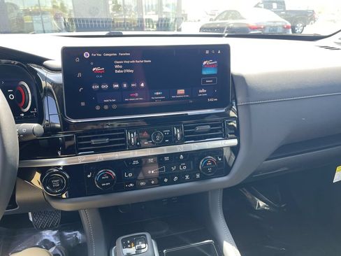 New 2026 Nissan Pathfinder SL w/ SL Premium Package AWD/4WD image 16