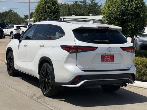 Used 2023 Toyota Highlander XSE FWD image 5